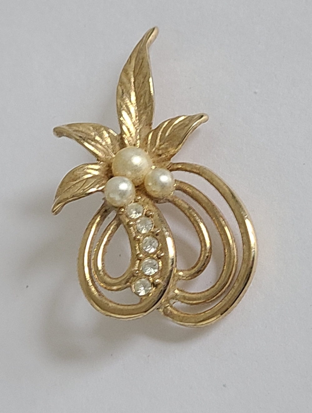 Vintage 70's Gold Tone Boho Oak Leaf Art Deco Flower Pineapple Estate Brooch Pin